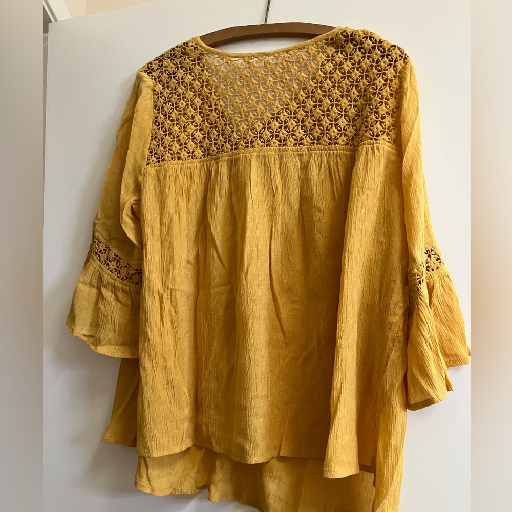 Karen Kane Golden Yellow Gauze Bell Sleeve Lace Accent Blouse S - Picture 7 of 11